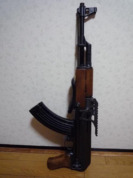 AKS-47。