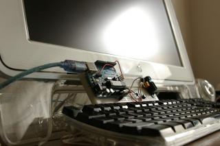 Arduinoと赤外線距離センサ