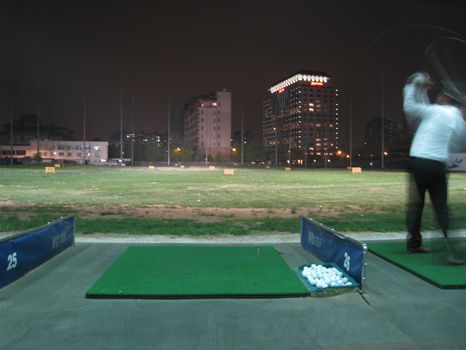 会社帰り夜練習ゴルフ