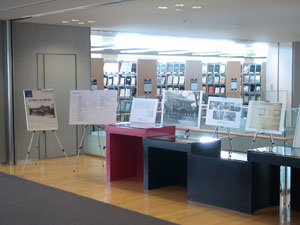 県立図書館から県立図書情報館へ－100年の歩み－ 展示の様子