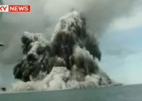 トンガの海底火山の噴火