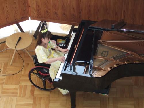 車椅子のピアニスト