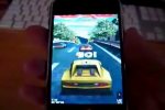 iPhoneで3Dのレースゲームをプレイしている映像